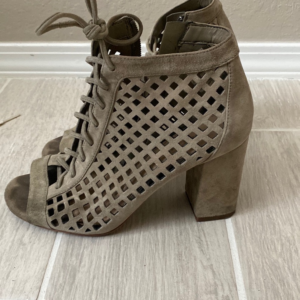 Gianni Bini zip up heels